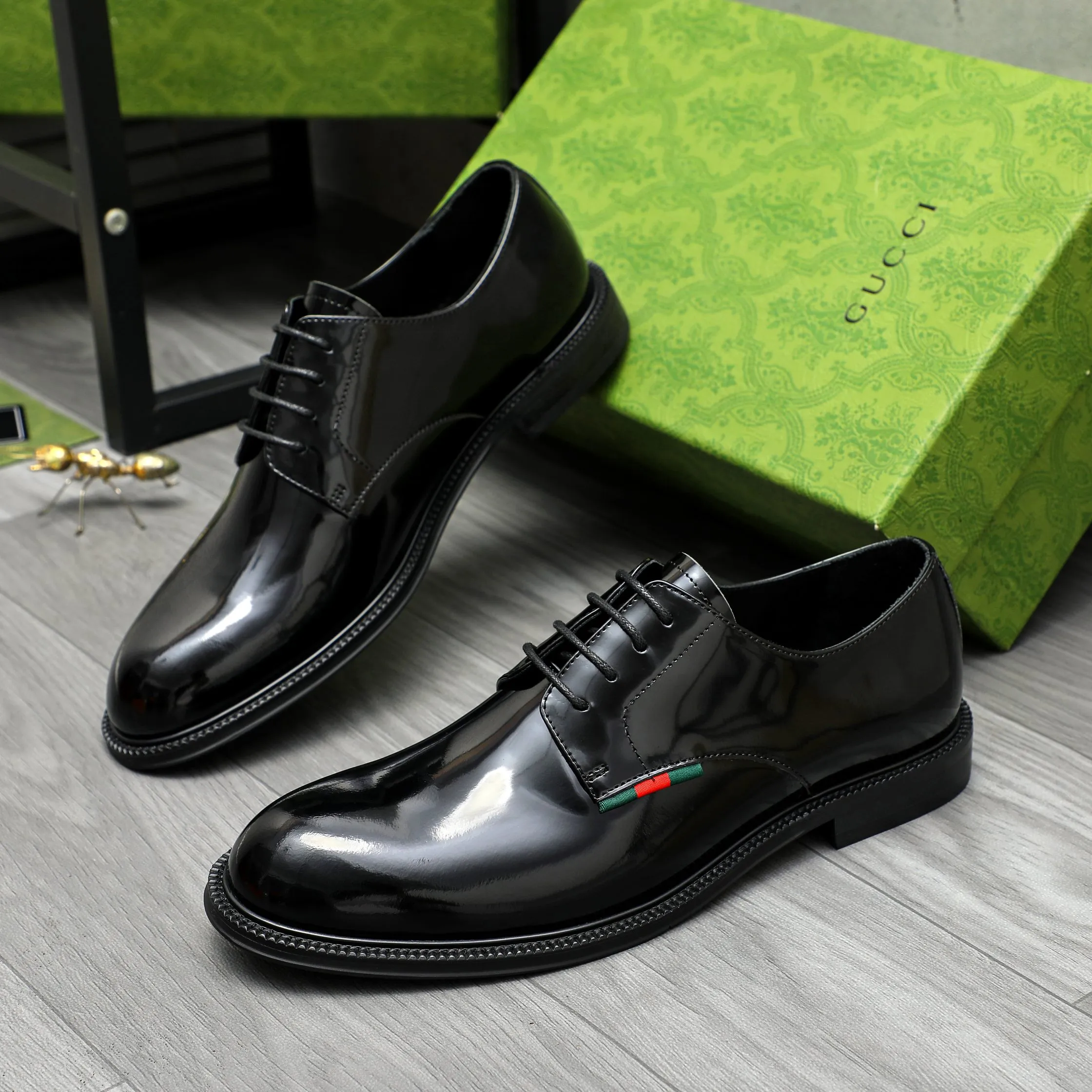 Men's shoes 💰500 Product trademark: GUCCI "Gucci" business lace-up leather shoes Regular size: 38-44 (45.46 custom-made, non-returnable) Product materials: Selected patent cowhide upper, cowhide lining, original rubber outsole